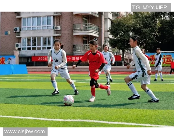 火热足球星闪耀绿茵赛场点燃激情引领新一代追逐梦想