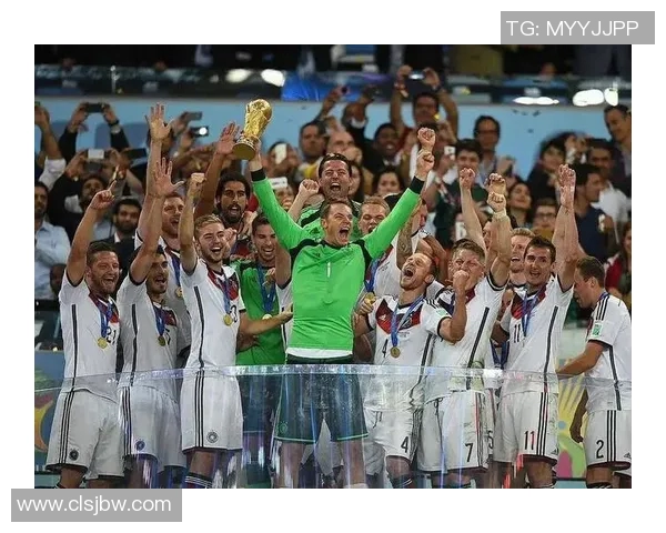 《追逐绿茵梦想 足球黑人球星的奋斗与荣耀之路》 《追逐绿茵梦想 足球黑人球星的奋斗与荣耀之路》